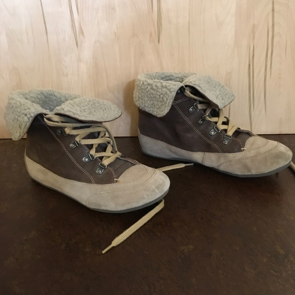 Otot Jewett shearling lined moccasin style boots